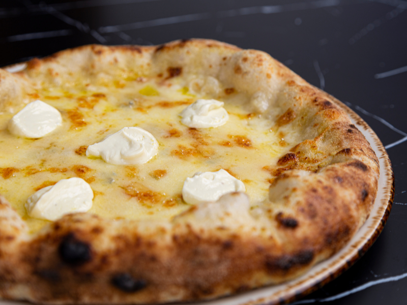 Pizza tutti formaggi