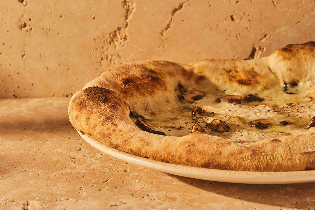 Pizza bianca tartufata Toscana