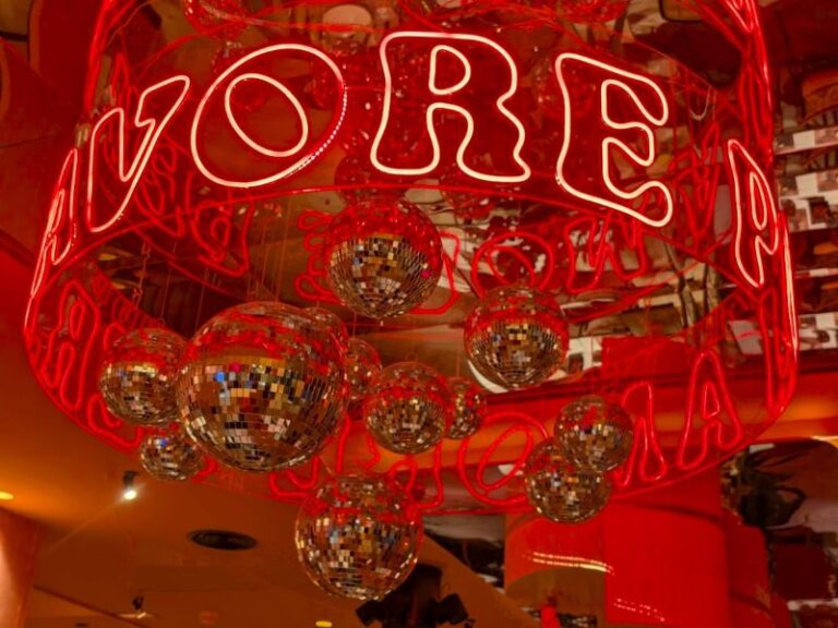 Donde cenar en el Centro Comercial Nuga Castellana, Madrid