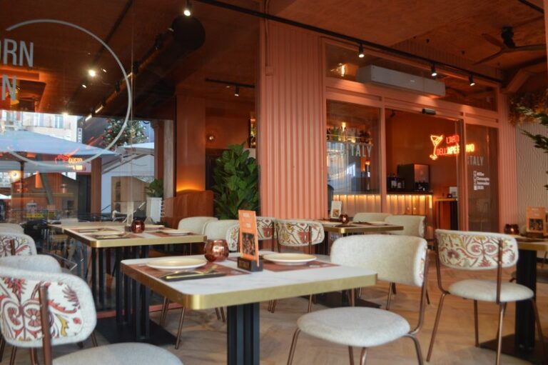 Comer pizza napolitana en Reus